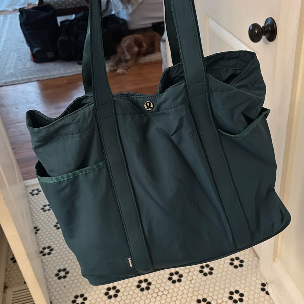 Lulu lemon tote bag